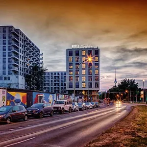 schulz-hotel-berlin-wall-at-the-east-side-gallery.find-berlin-hotels.com/