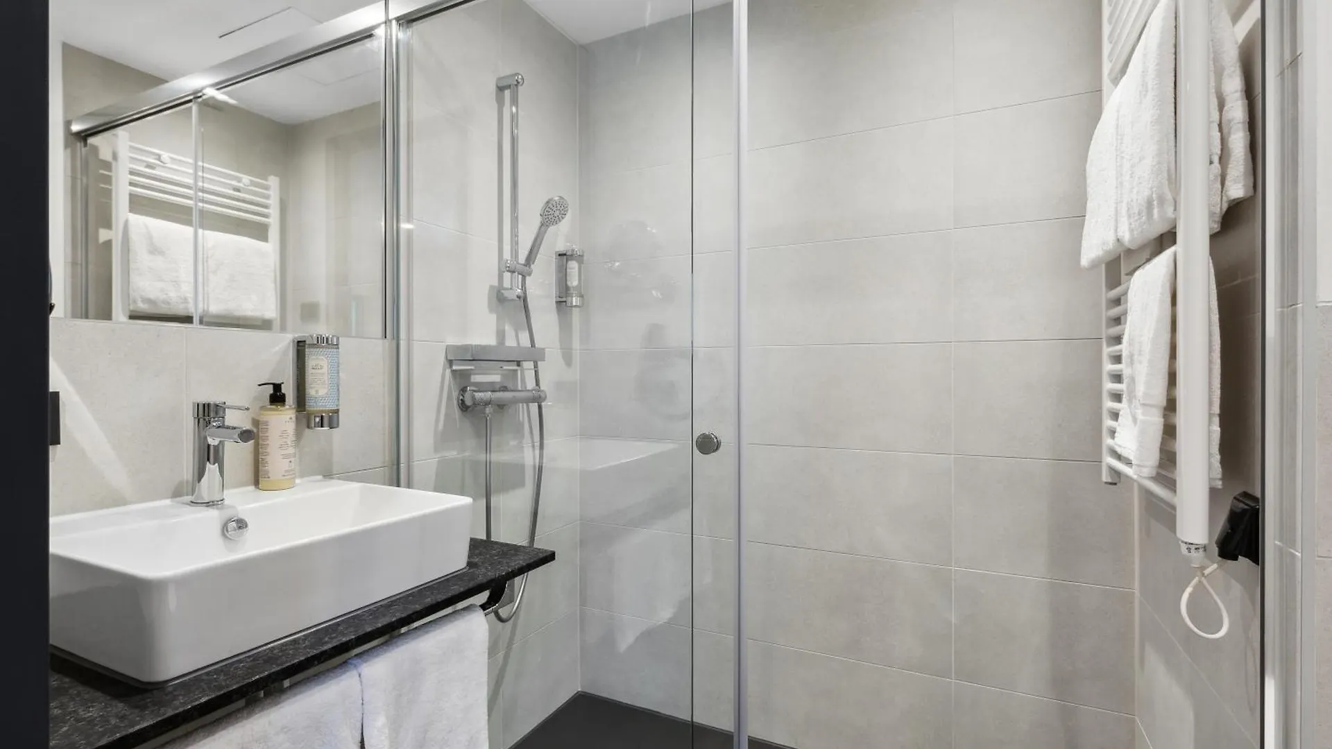 Nena Apartments Muenchen City 4*, München